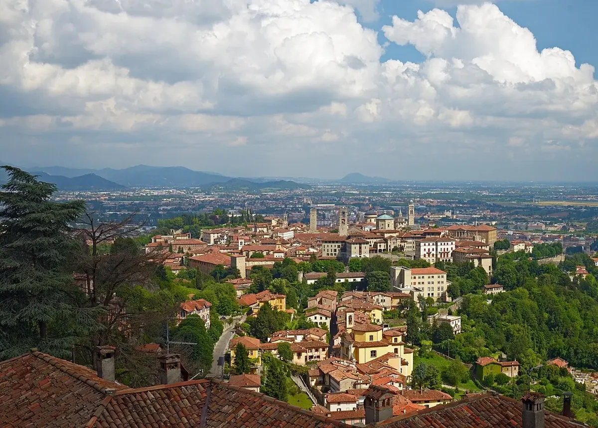 Blick auf die Oberstadt von Bergamo