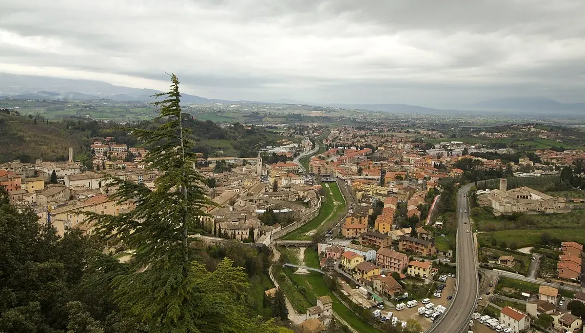 Blick über Spoleto und die umliegende Landschaft