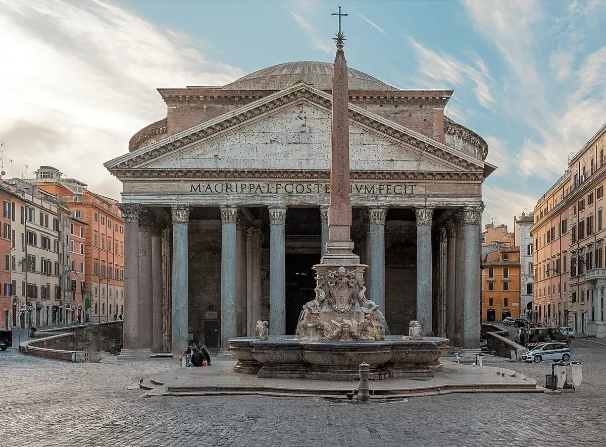 Das Pantheon und der Brunnen auf der Piazza della Rotonda