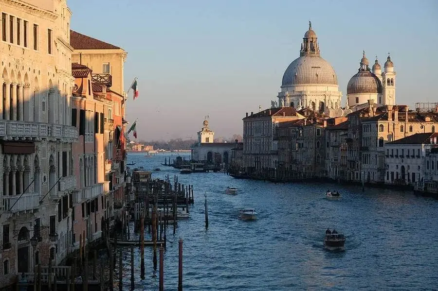 Der Canal Grande mit Santa Maria della Salute in Venedig