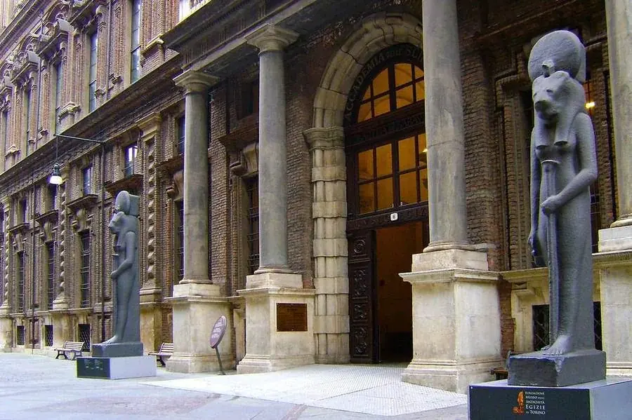 Der Eingang zum Museo Egizio in Turin