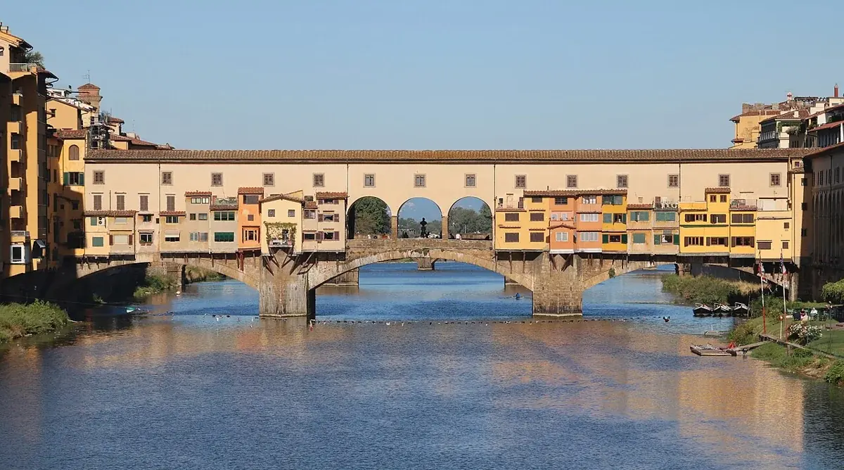 Der Ponte Vecchio über dem Arno in Florenz