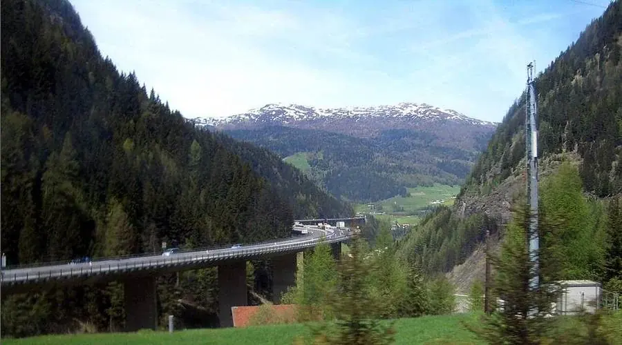 Die Brennerautobahn in Tirol auf der Anreise nach Italien