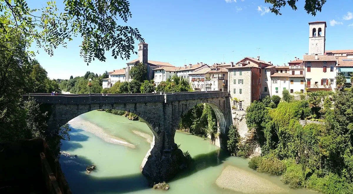 Die Brücke über den Natisone in Cividale del Friuli