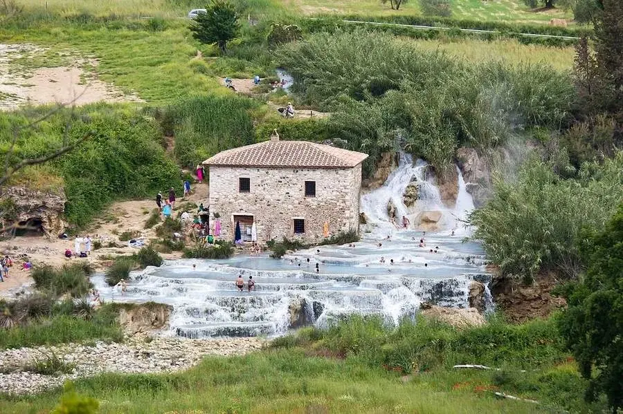 Die natürlichen Thermalbecken der Cascate del Mulino bei Saturnia
