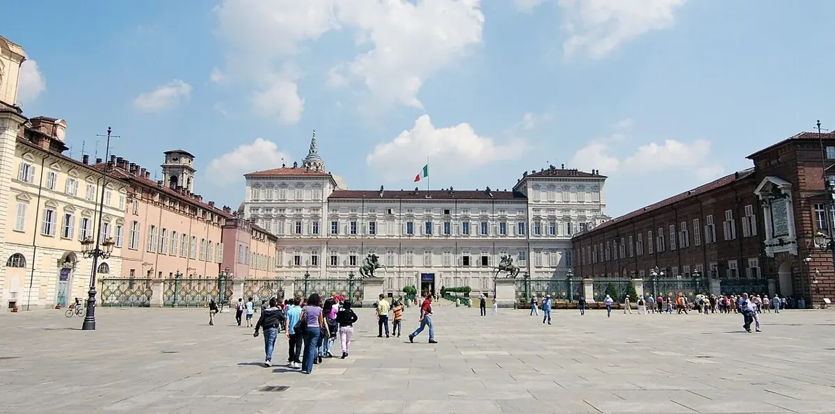 Die Piazza Castello vor dem Königspalast in Turin