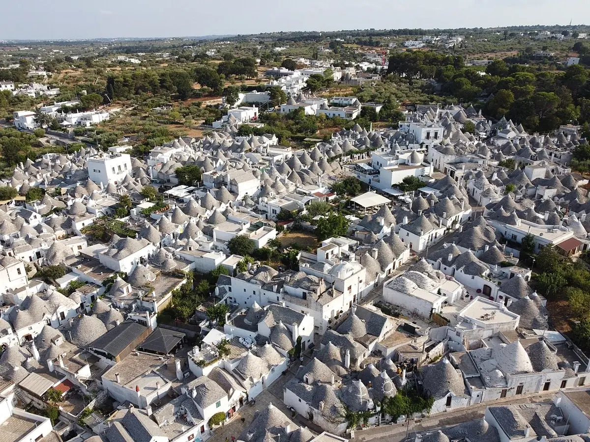 Die Trulli von Alberobello aus der Luft