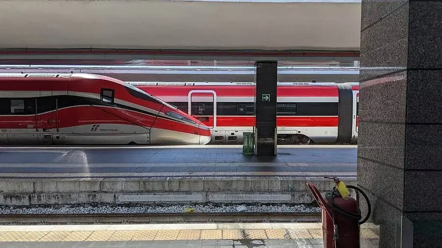 Frecciarossa-1000-Züge am Hauptbahnhof Napoli Centrale