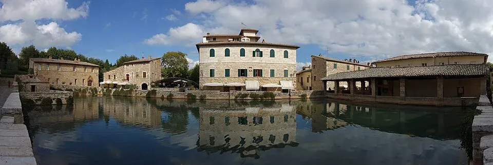 Das historische Thermalbecken von Bagno Vignoni