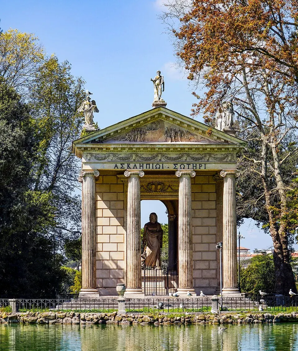 Tempel am See im Park der Villa Borghese