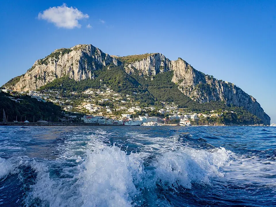 Blick auf die Nordküste bei Marina Grande auf Capri