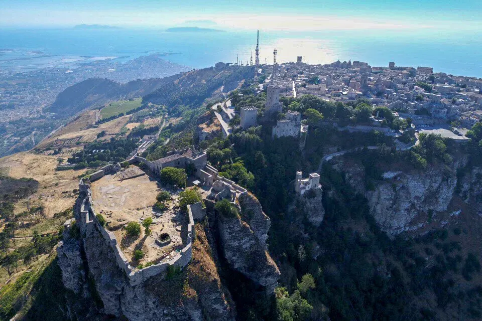 Die Bergstadt Erice auf Sizilien