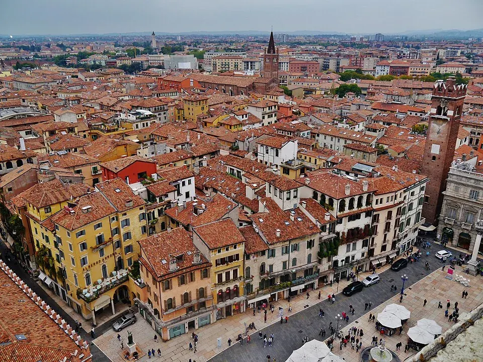 Blick vom Torre dei Lamberti über Verona
