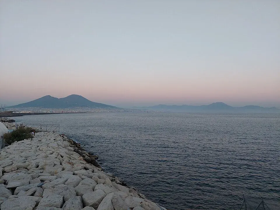 Die Uferpromenade von Neapel
