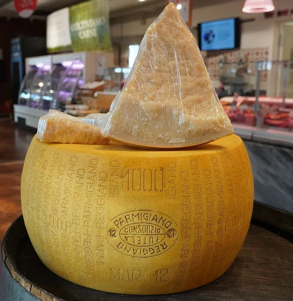 Laibe von Parmigiano Reggiano