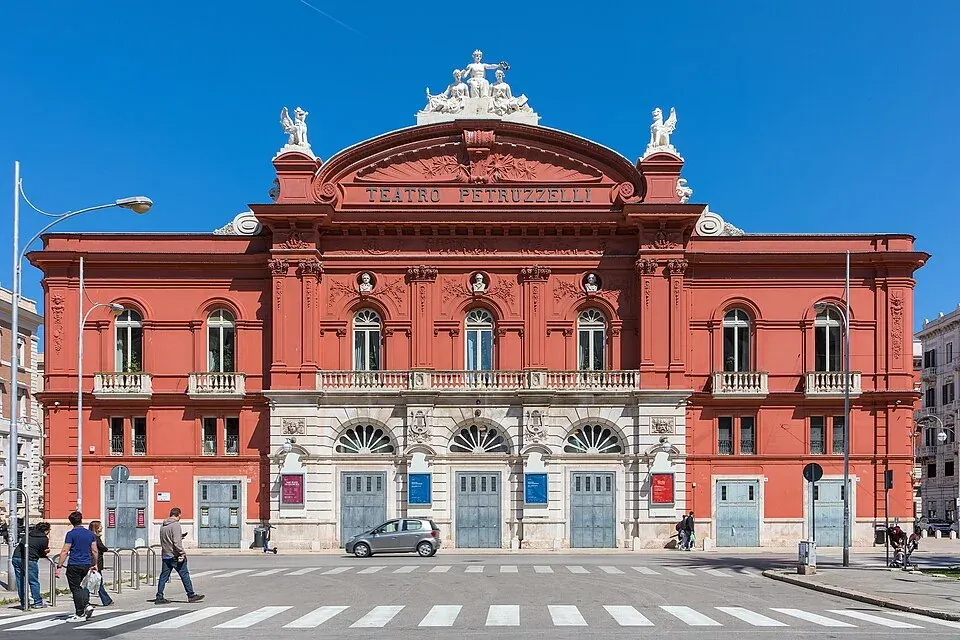 Das Teatro Petruzzelli in Bari