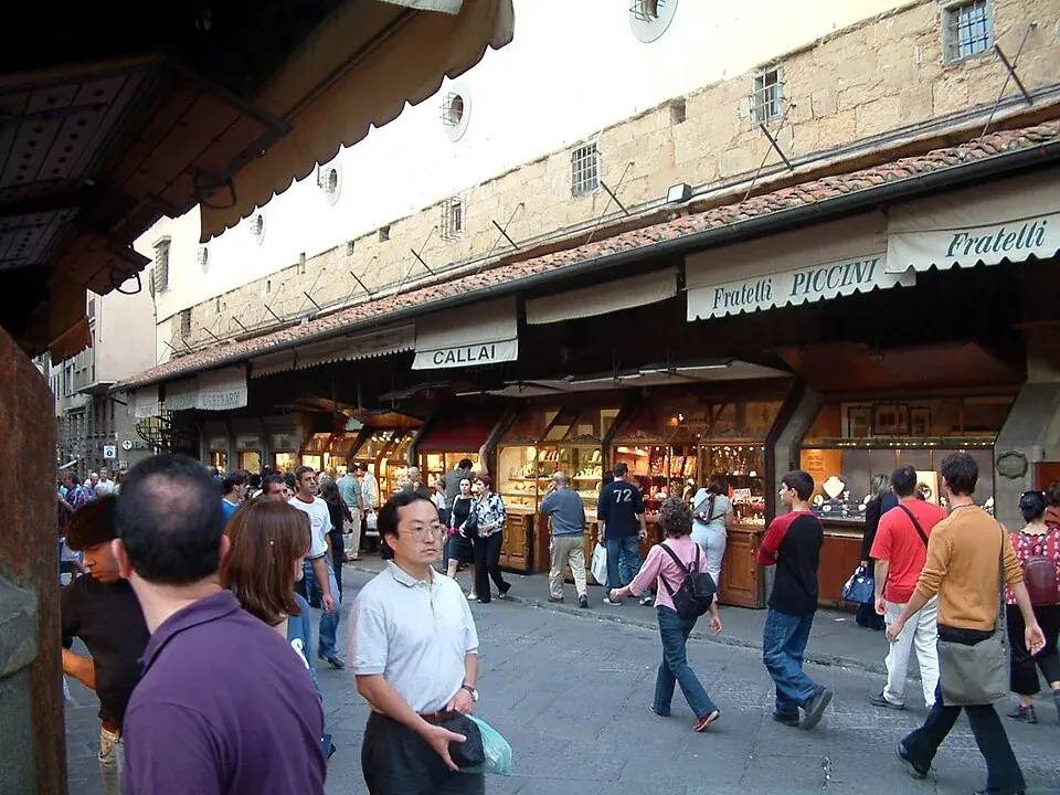 Geschäfte auf der Ponte Vecchio in Florenz