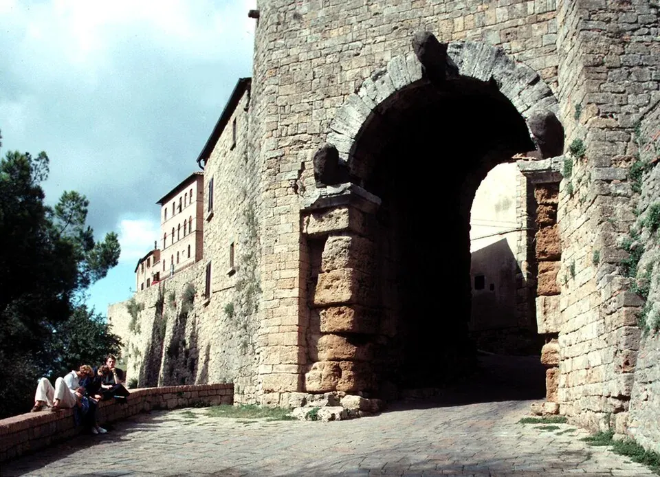 Die etruskische Porta all’Arco in Volterra