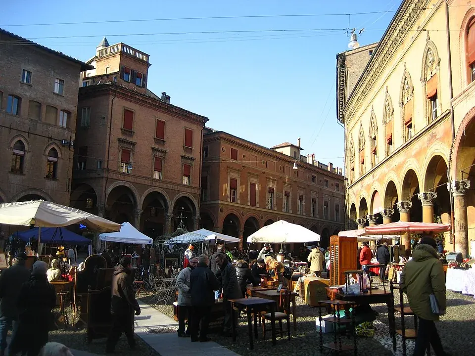 Die Piazza Santo Stefano in Bologna