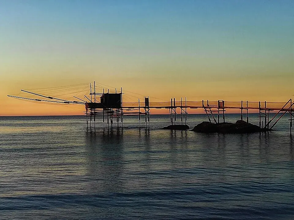 Trabocco bei Punta Aderci an der Küste der Abruzzen