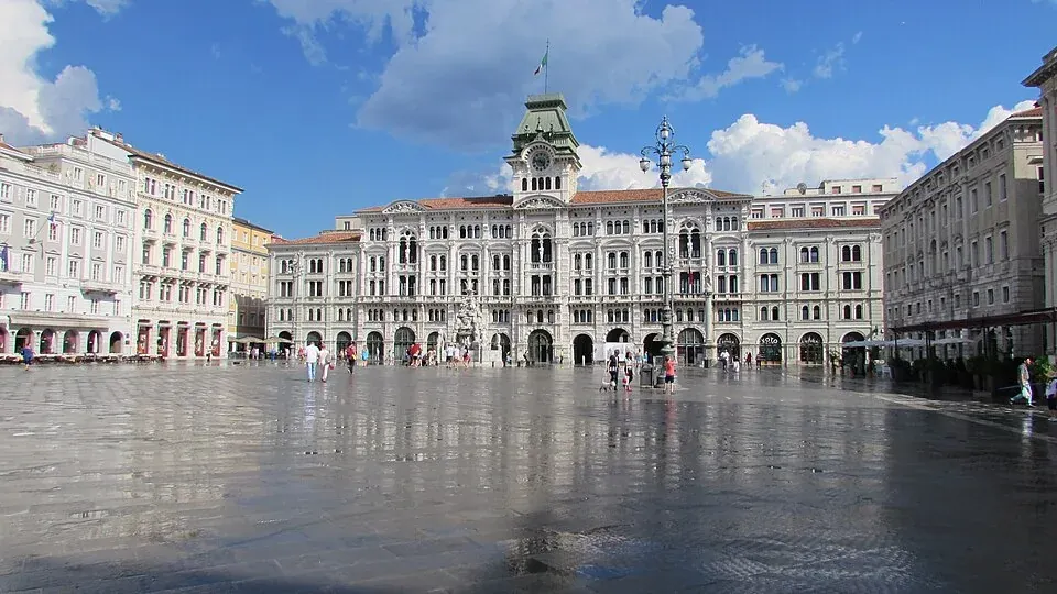 Die Piazza Unità d’Italia in Triest