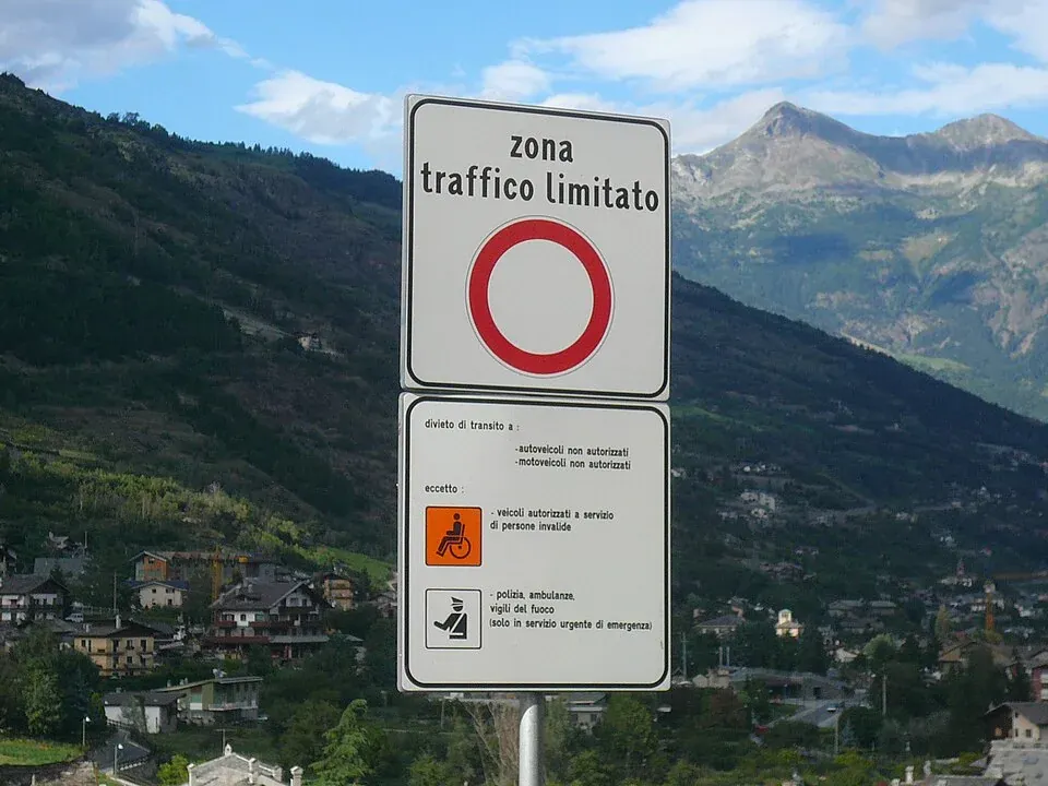ZTL-Schild im italienischen Saint-Pierre im Aostatal