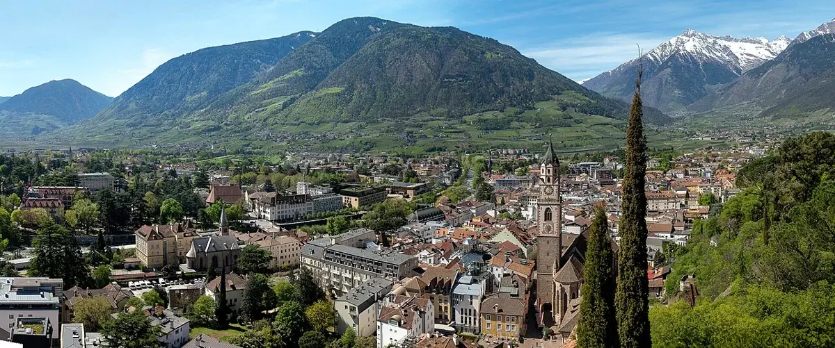 Meran und die Berge vom Pulverturm aus