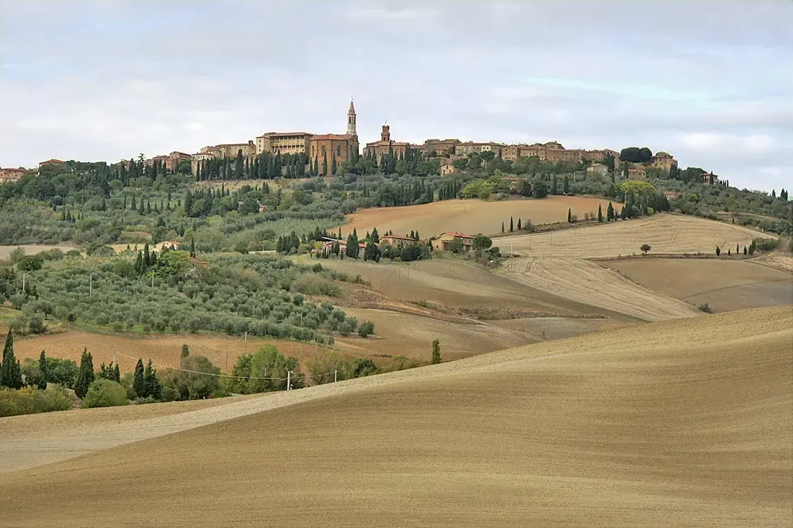 Pienza auf einem Hügel in der Landschaft des Val d’Orcia