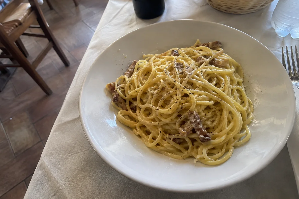 Spaghetti alla carbonara mit Guanciale und Pecorino