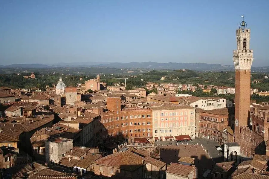 Sienas Altstadt mit Piazza del Campo und Torre del Mangia