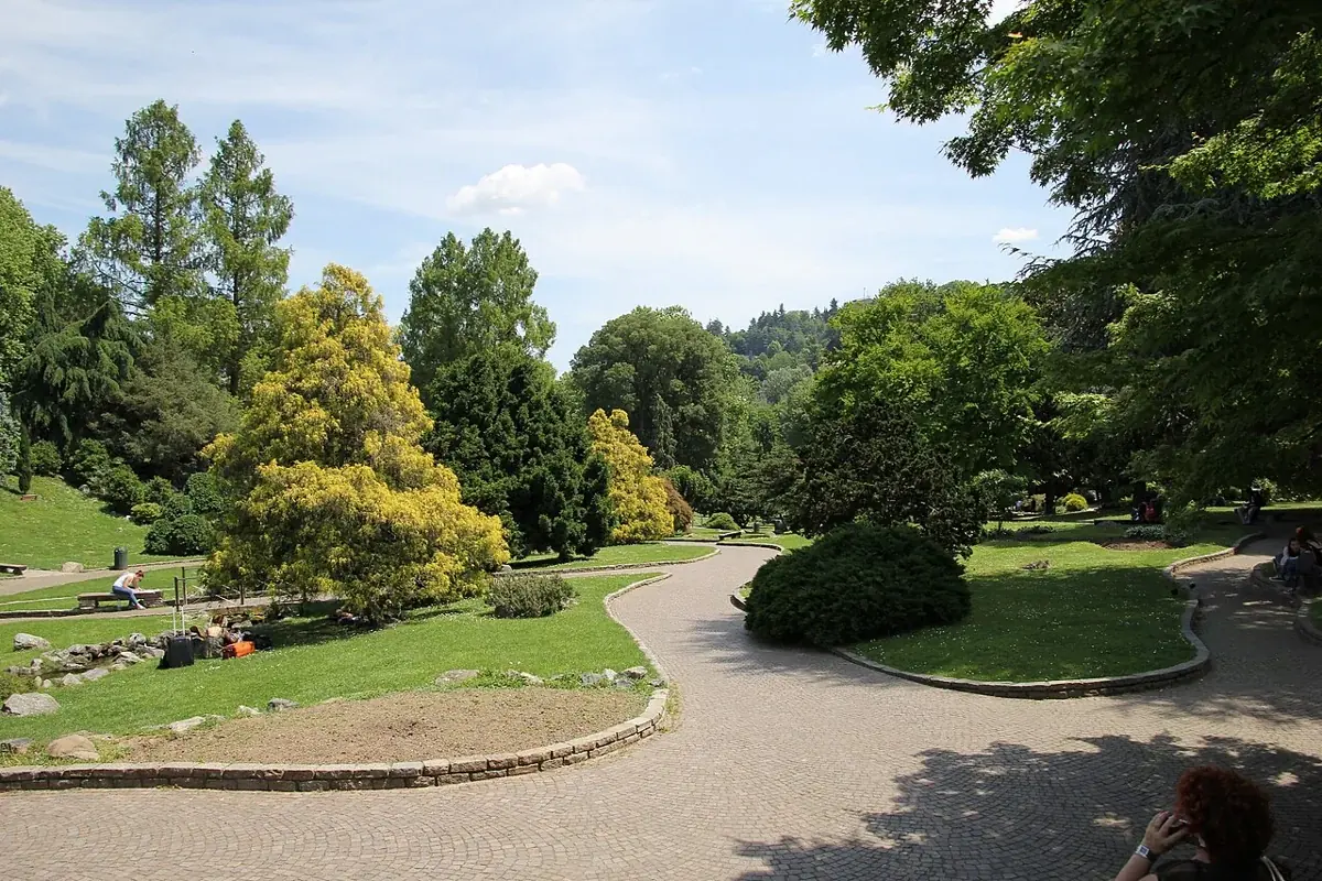 Wege und Grünanlagen im Parco del Valentino in Turin